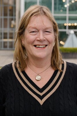 Russell-Jones, Amanda